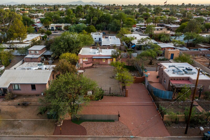 Building Photo - 3532 E Lee St