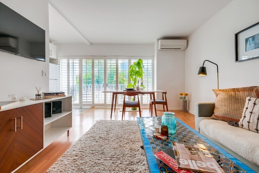 Building Photo - 999 N Doheny Dr