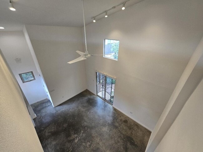 Building Photo - 2180 W Alameda St