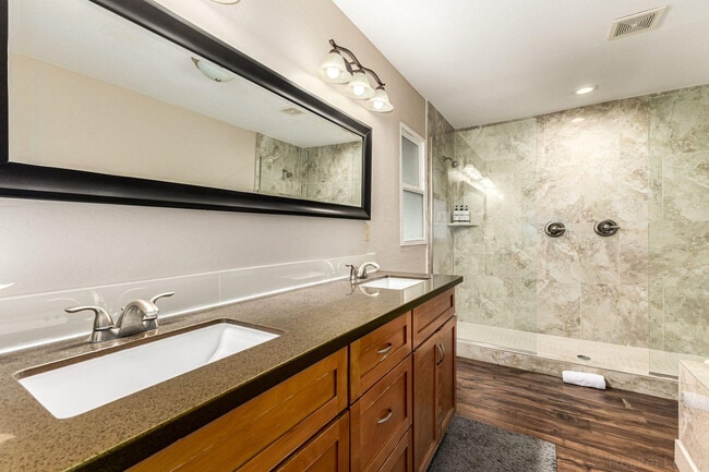 Building Photo - 8719 E Osborn Rd