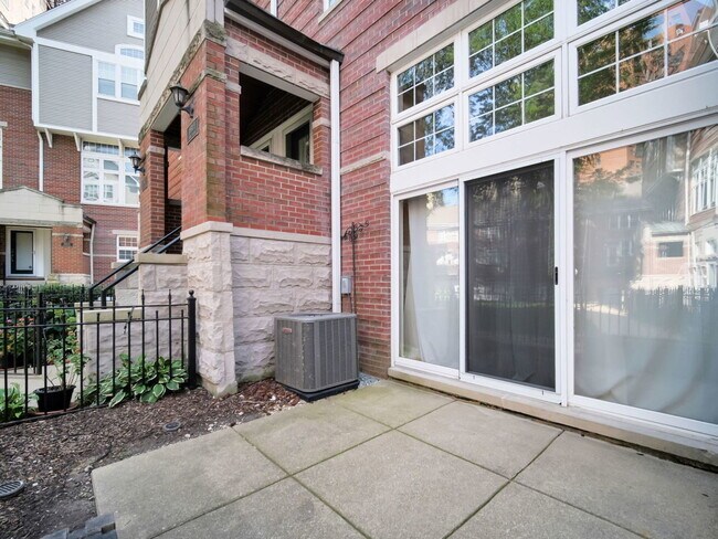 Building Photo - 4934 S Cornell Ave