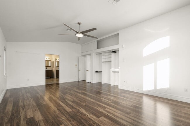 Building Photo - Welcome Home to Fall in Love with This Stu...