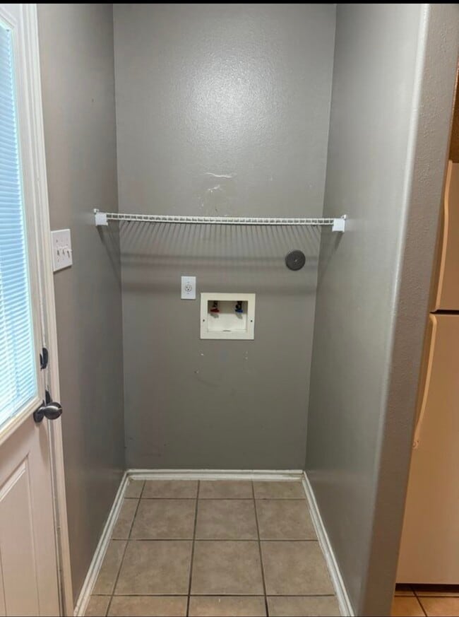 Building Photo - 10906 View Pointe Ln