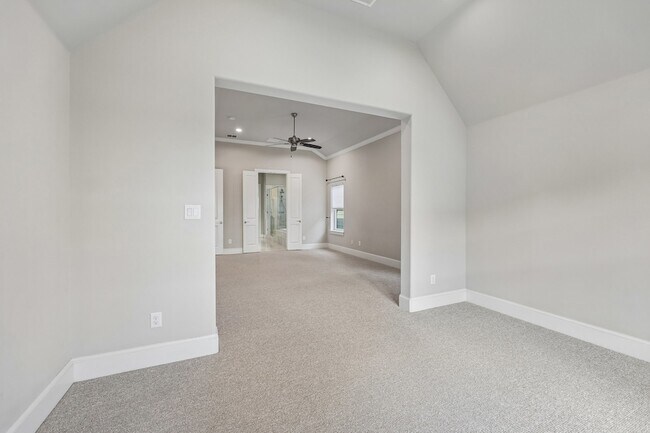Building Photo - 708 Wooster Ln