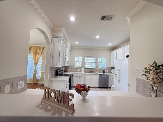 Building Photo - 4027 Park Thicket