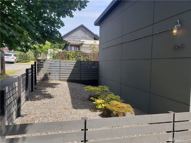 Building Photo - 1605 South Main St