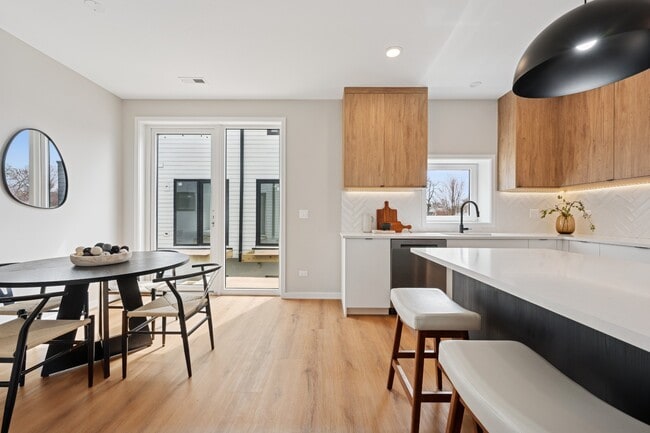 Building Photo - Forest Park - New Construction Luxury Townhomes!