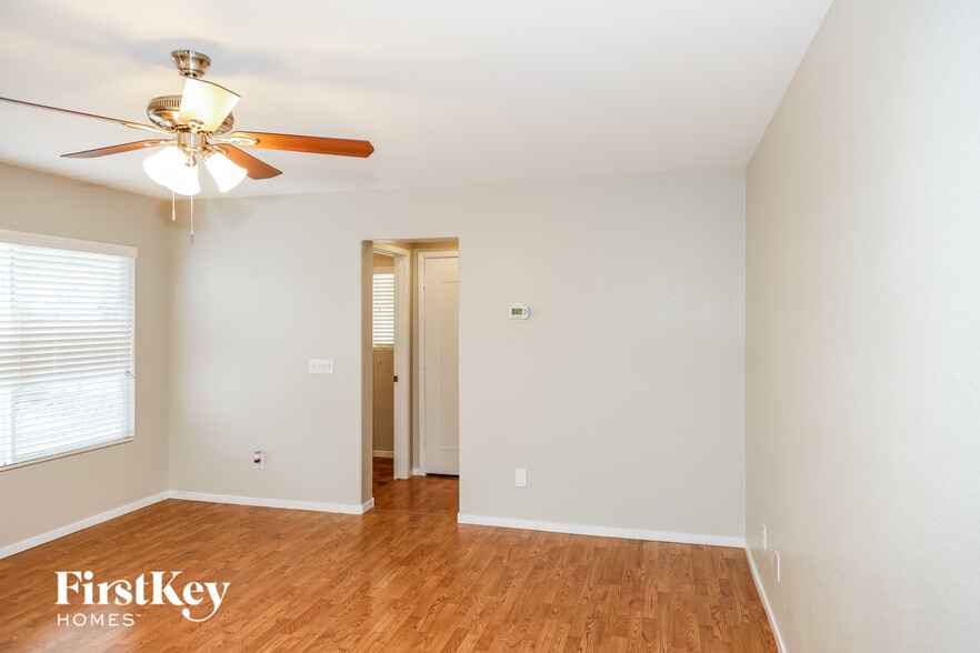 Building Photo - 10038 N Dragonfly Wing St