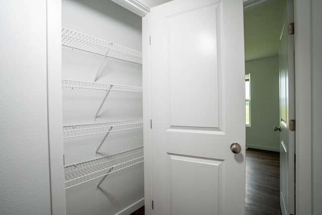 Building Photo - BRAND NEW 4 BEDROOM HOME - Bolivar MO