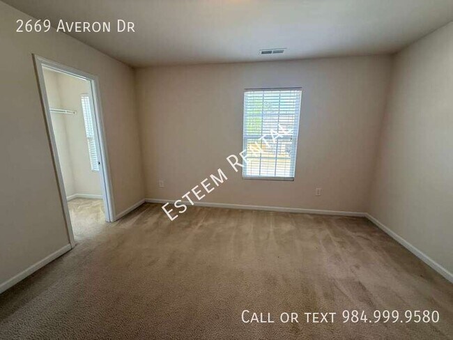 Building Photo - 2669 Averon Dr