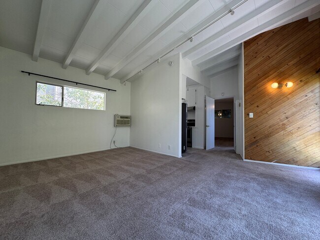 Building Photo - 4418 Vantage Ave