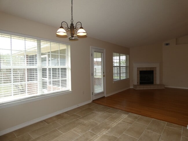 Building Photo - 4 Bedroom in Spencer Oaks Subdivision