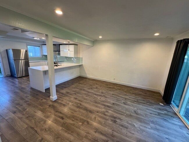 Building Photo - Danville Townhouse 2 bed / 1.5 bath - Near...