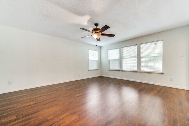 Building Photo - 10811 Marot Field