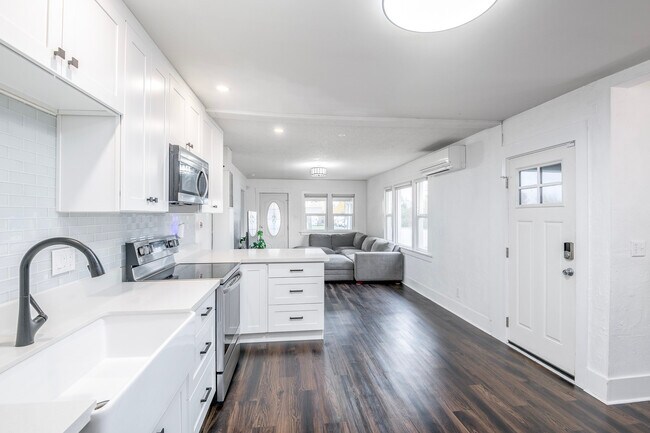 Building Photo - 117 Mosman Ave SW