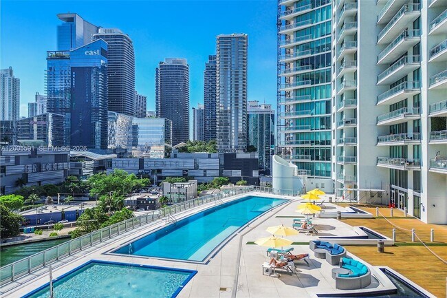 Building Photo - 92 SW 3rd St