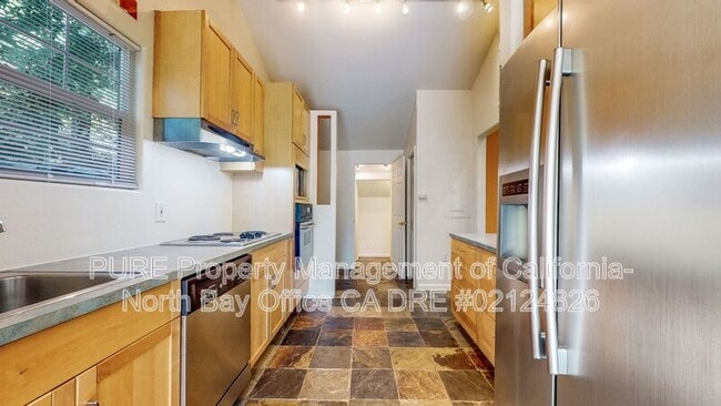 Building Photo - 17475 Summit Ave