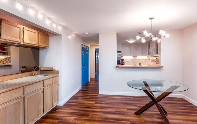 Building Photo - Cinnamon Ridge Condominiums - 2 bedrooms