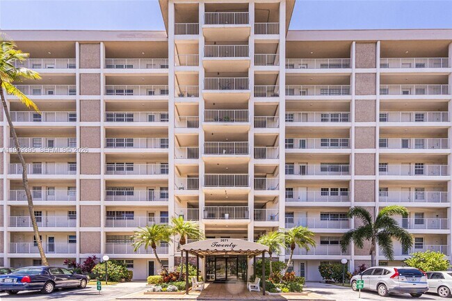 Building Photo - 2671 S Course Dr