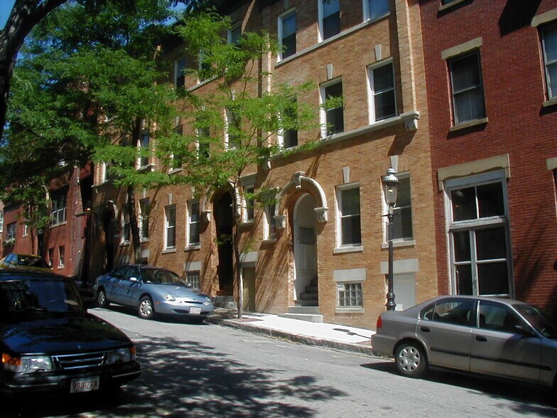 Building Photo - 69 Baldwin St