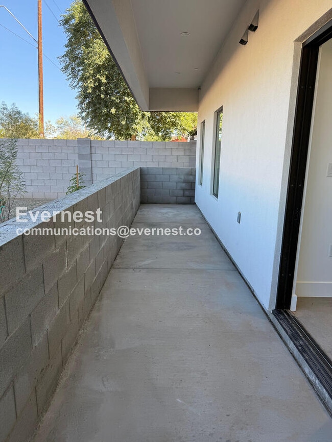 Building Photo - 1117 W Roosevelt St