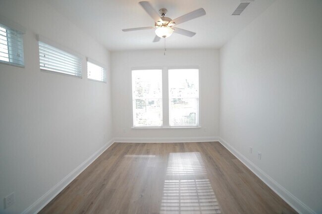 Building Photo - 219 Bienville Pl