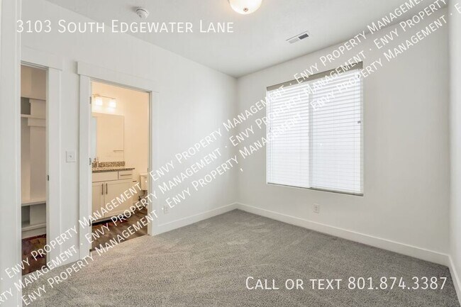 Building Photo - 3103 S Edgewater Ln