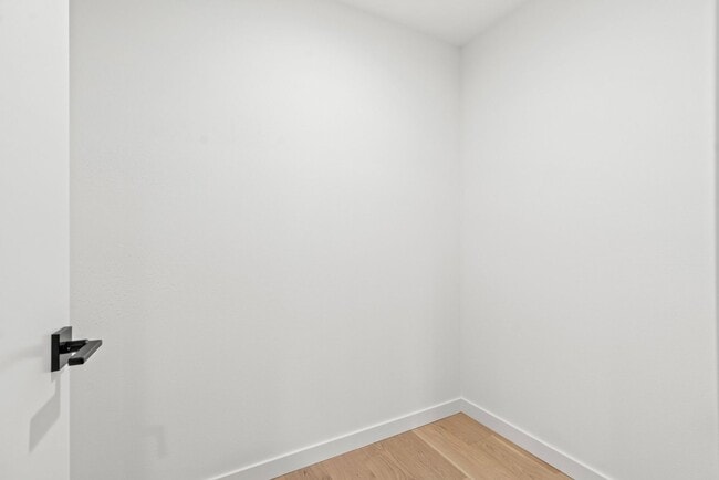 Building Photo - Like new 2 bedroom townhome in Georgetown