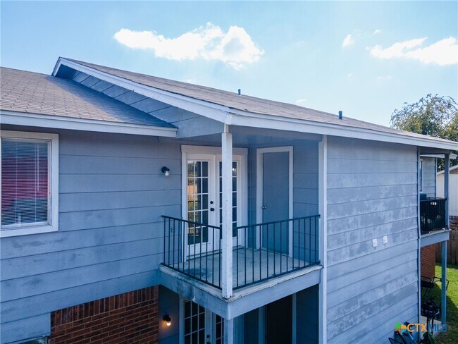 Building Photo - 1005 Eastside Dr