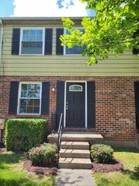Building Photo - RARE 3-Bed Townhome in Fox Ridge Manor!
