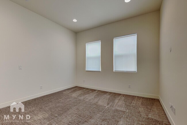 Building Photo - 6807 E Orion Dr