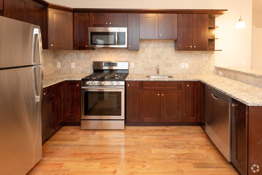 Kitchen - 551 Centre St