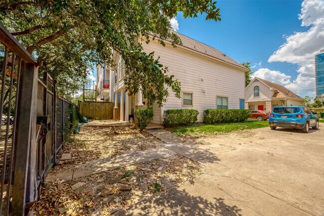 Building Photo - 2810 Austin St