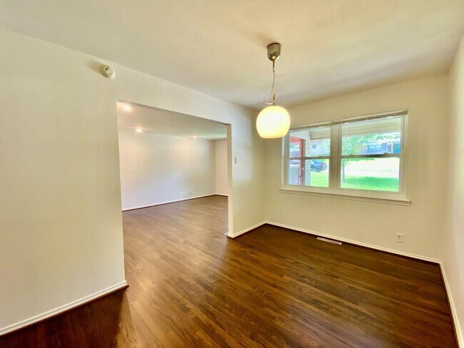 Building Photo - 2125 Forest Oaks Dr