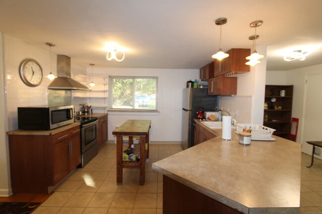 Building Photo - 422 S Main St