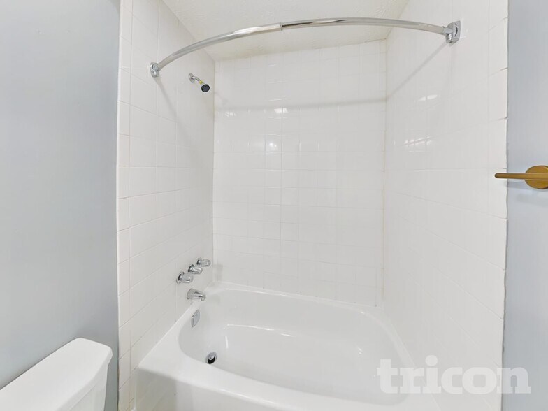 Building Photo - 1370 High Country Ct