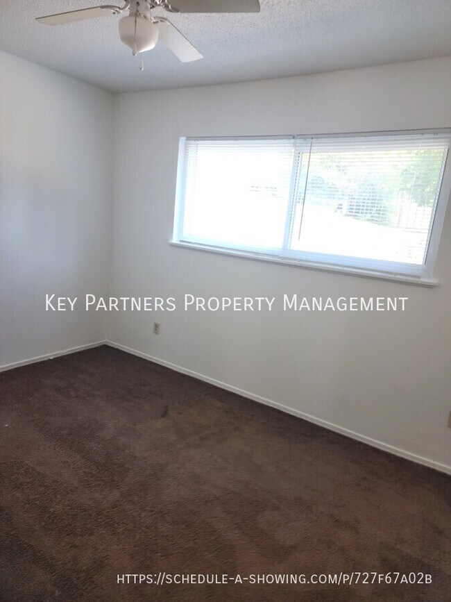 Building Photo - 130 Warner-6