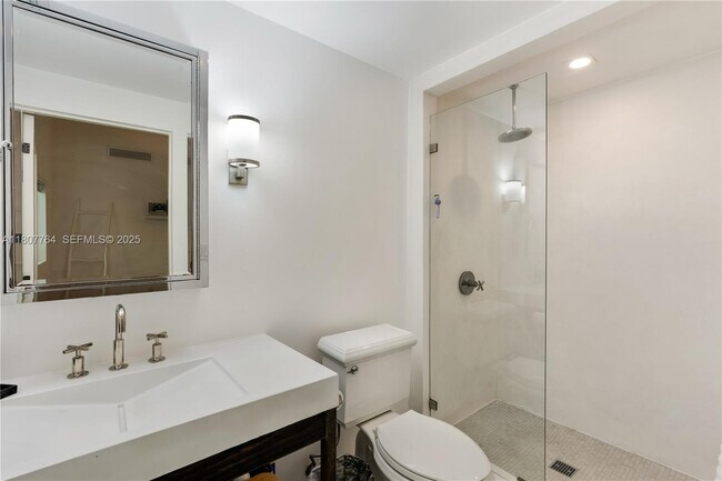 Building Photo - 270 Island Dr