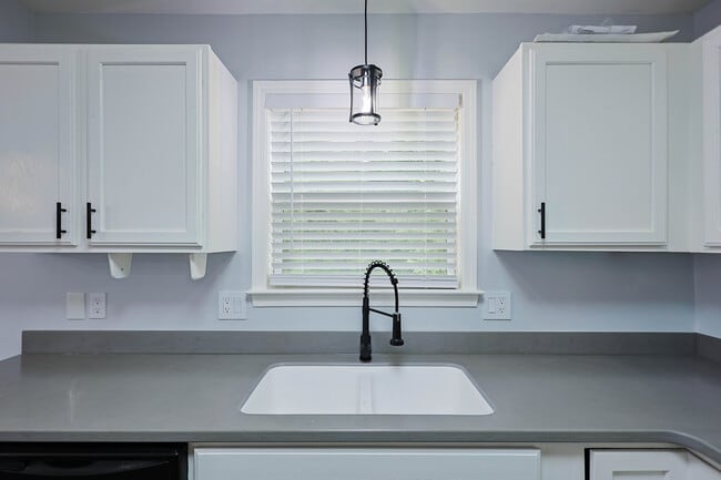 Building Photo - 8872 Lagoon Dr