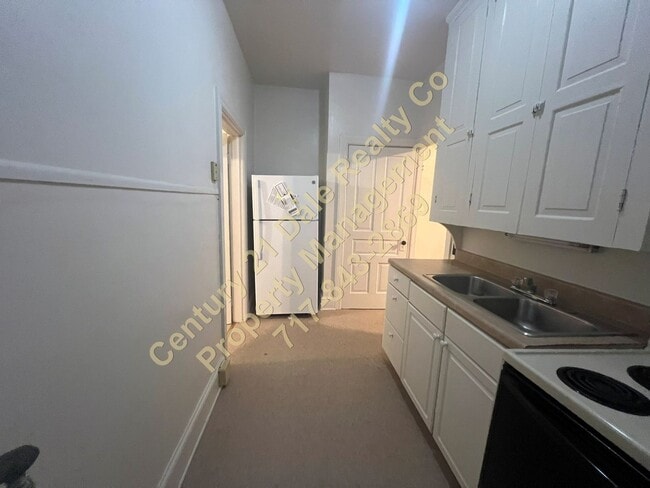 Building Photo - 362 W Broadway