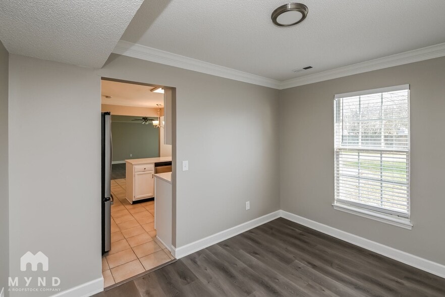 Building Photo - 11200 Leadenhall Ln