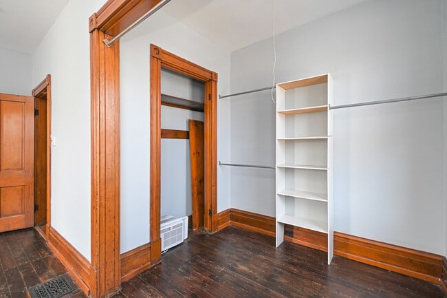 Building Photo - 735 Considine Ave