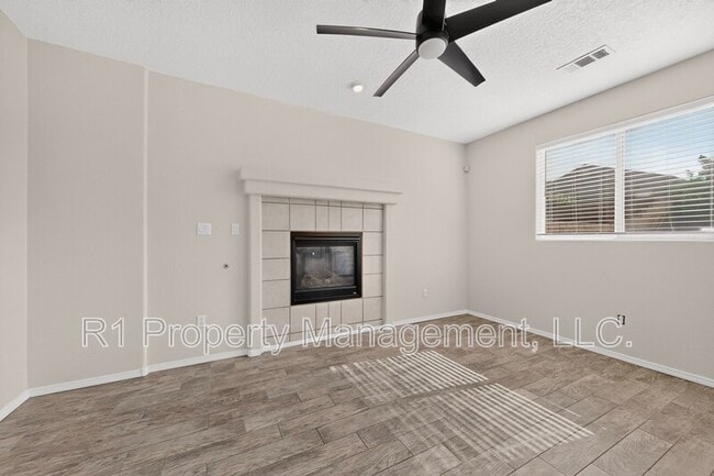Building Photo - 2323 Margarita Dr SE