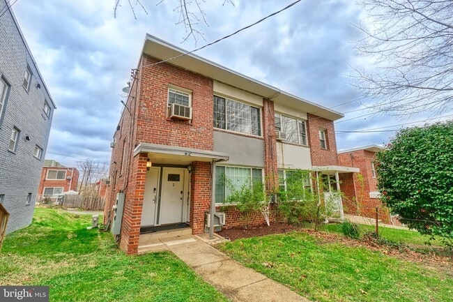 Primary Photo - 42 Varnum St NE