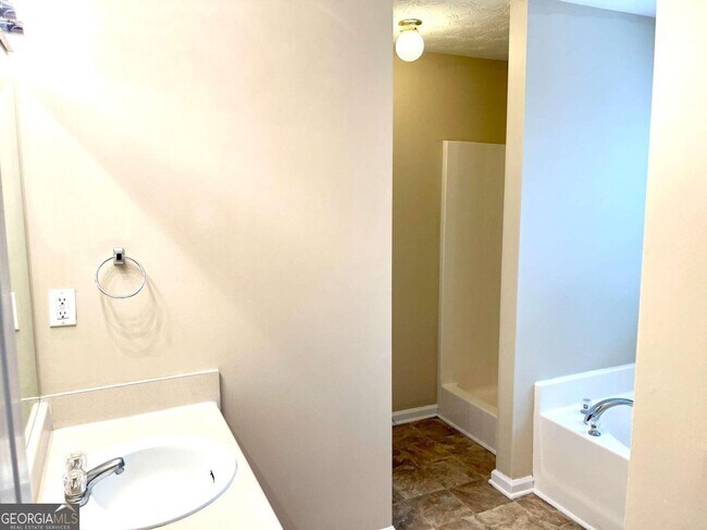 Building Photo - 448 Townsend Bend