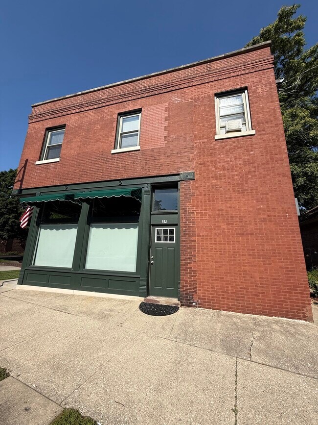 Building Photo - 132 Circle Ave