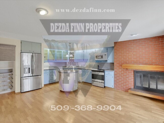Building Photo - 3,700 sqft of Quiet Luxury & Stunning Views