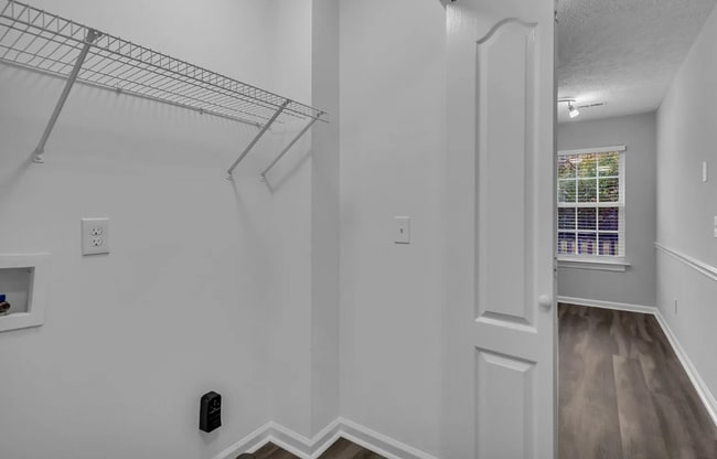 Building Photo - Adorable 3BD/2BA home in Murfreesboro with deck & attached garage!