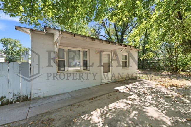 Building Photo - 826 N Elder St