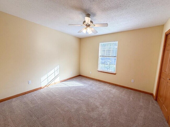 Building Photo - 2544 Oakmont Ct